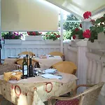 La Parigina 3*