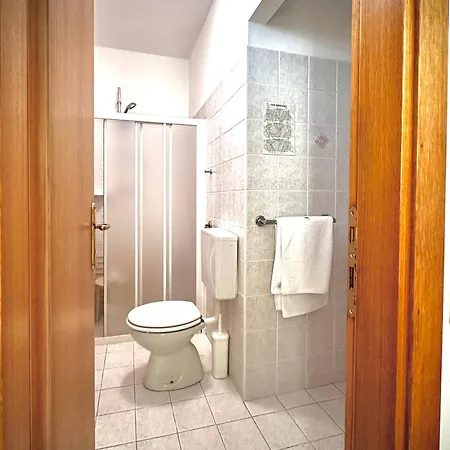 La Parigina 3*