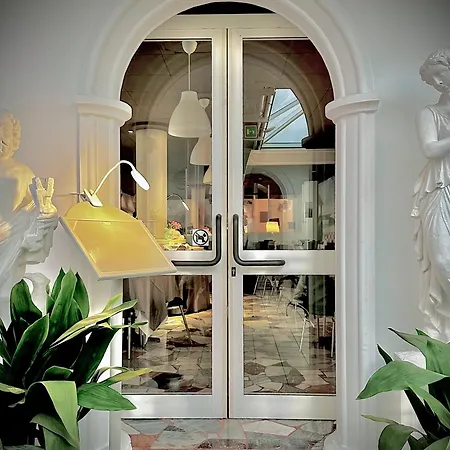 La Parigina Hotel