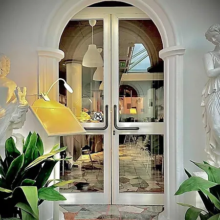 Otel La Parigina 3*