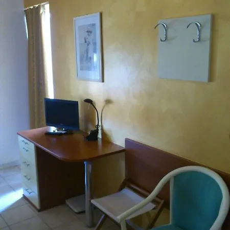 La Parigina 3*