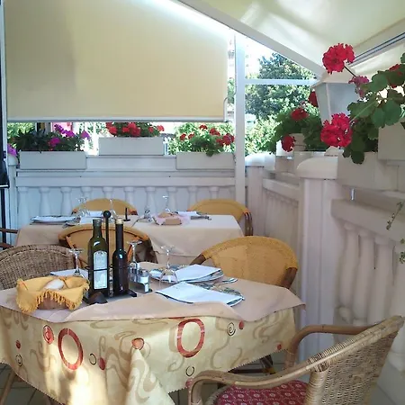 La Parigina 3*